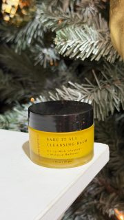 Bare It All: because hormonal skin deserves a cleanser that actually gets her.
One scoop → melts the day, the makeup, the mood swings.
Soft, clean, unbothered