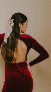 Give yourself the gift of glowing skin.
It’s the season of softness, slowness, and skincare that actually keeps up with you.

A night oil that exfoliates + firms while you sleep.
A body oil that makes your skin feel like velvet.
A cleansing balm that melts off the day and your stress with it.

Glow is the gift.
You are the reason.